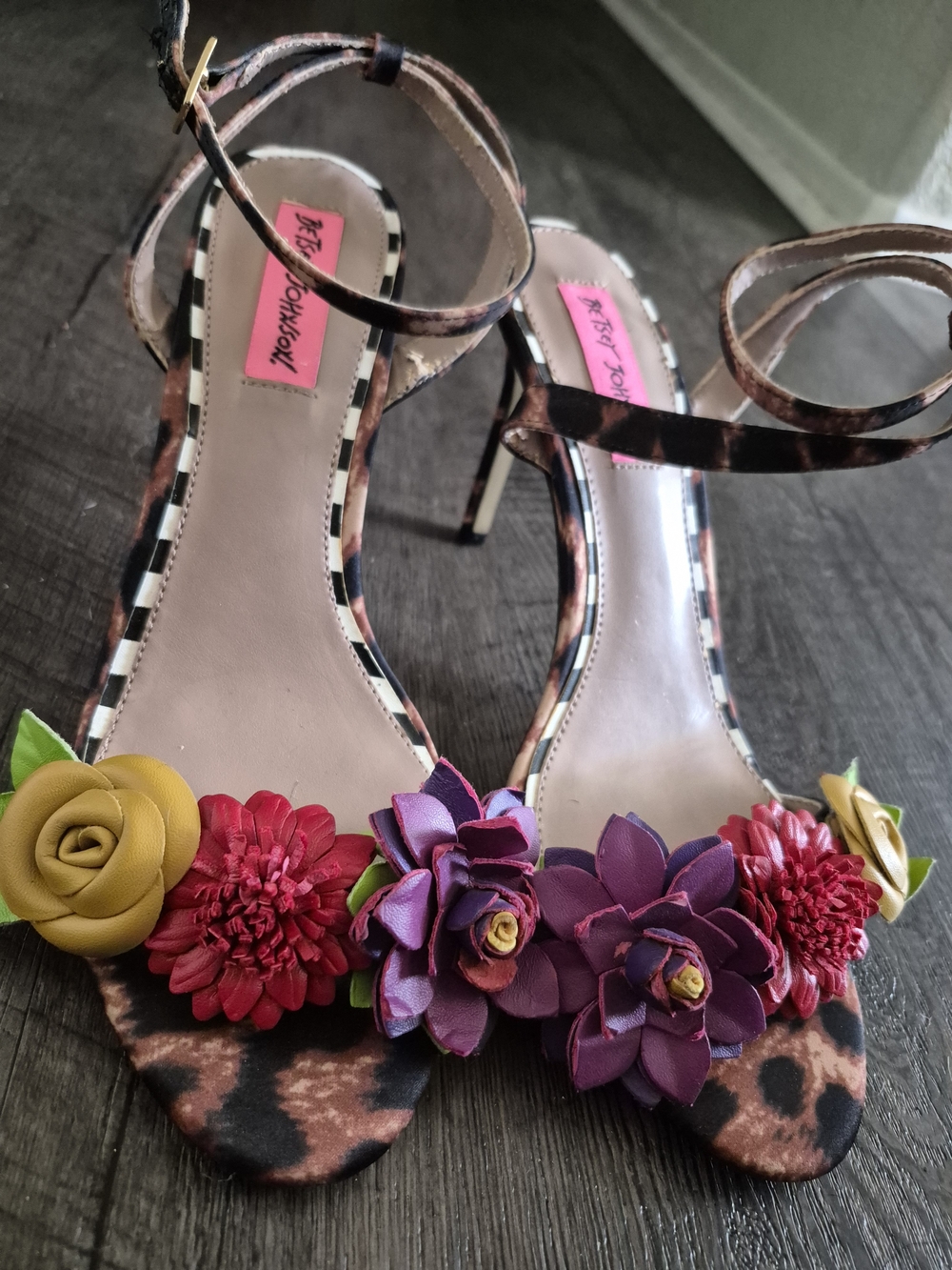 💕Betsey Johnson Leopard Print Floral Ankle Strap Sandals💕
